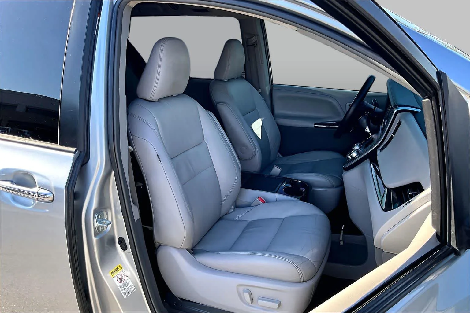 Used 2017 Silver Sky Metallic Toyota XLE Auto Access Seat image 8