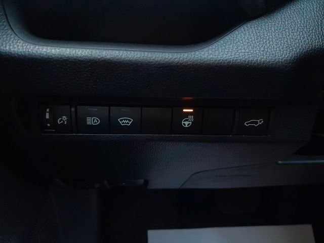 2024 Toyota RAV4 XLE - Photo 16