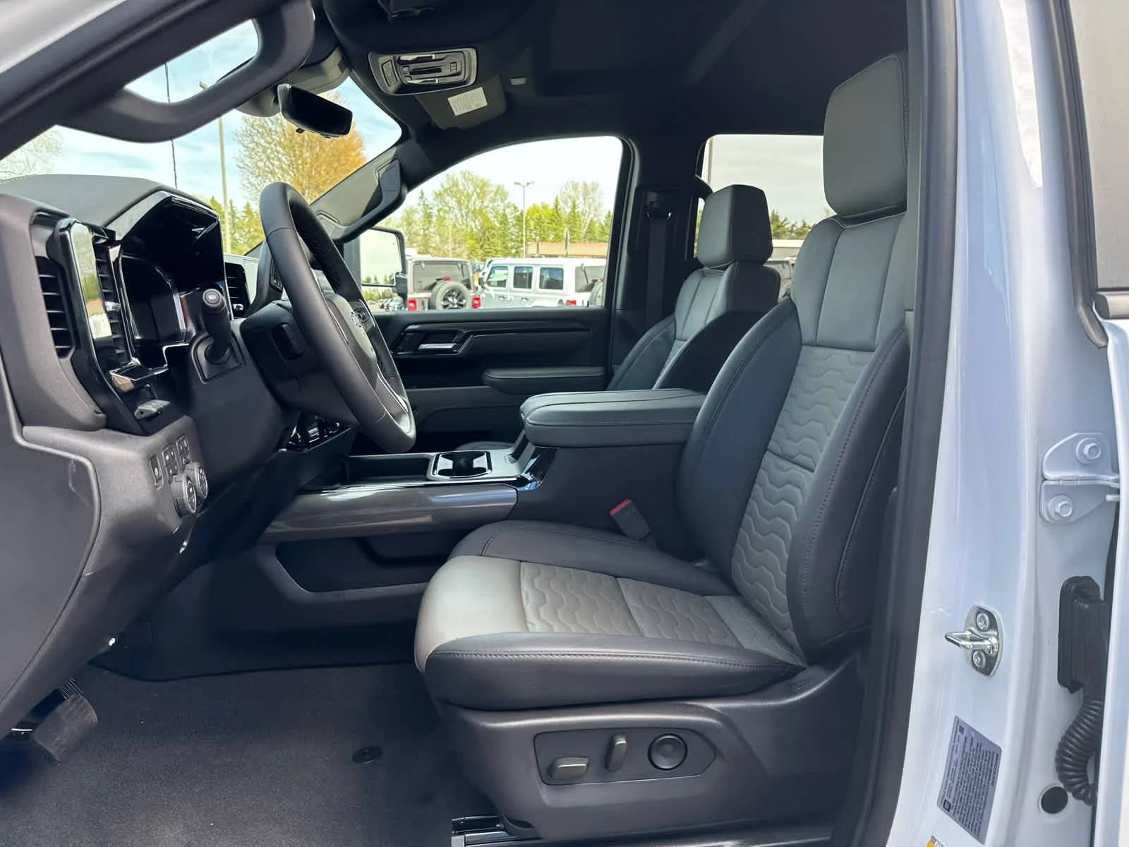 2026 Chevrolet Silverado 2500HD ZR2 - Photo 17