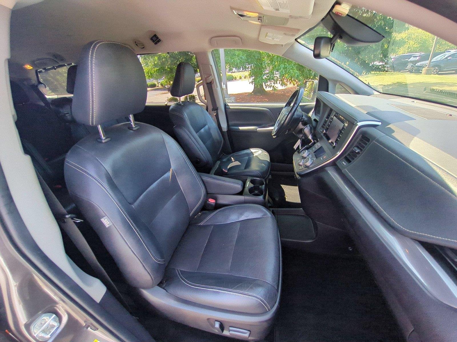 Used 2018  Toyota SE image 37