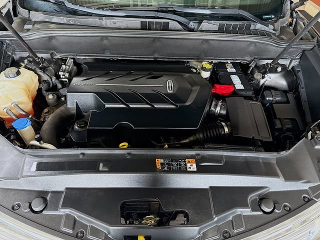 Used 2016 Tan Lincoln Select image 29
