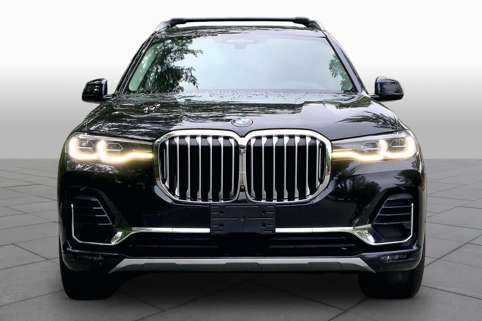 Used 2019 Black Sapphire Metallic BMW xDrive50i image 3