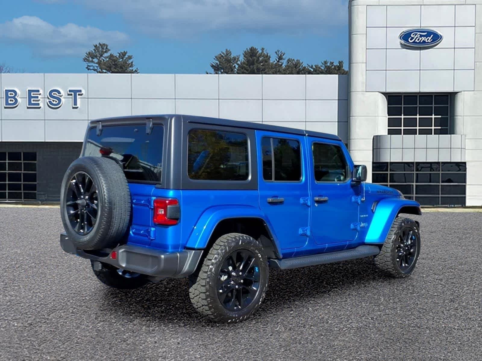 Used 2022 Hydro Blue Pearlcoat Jeep Unlimited Sahara image 7