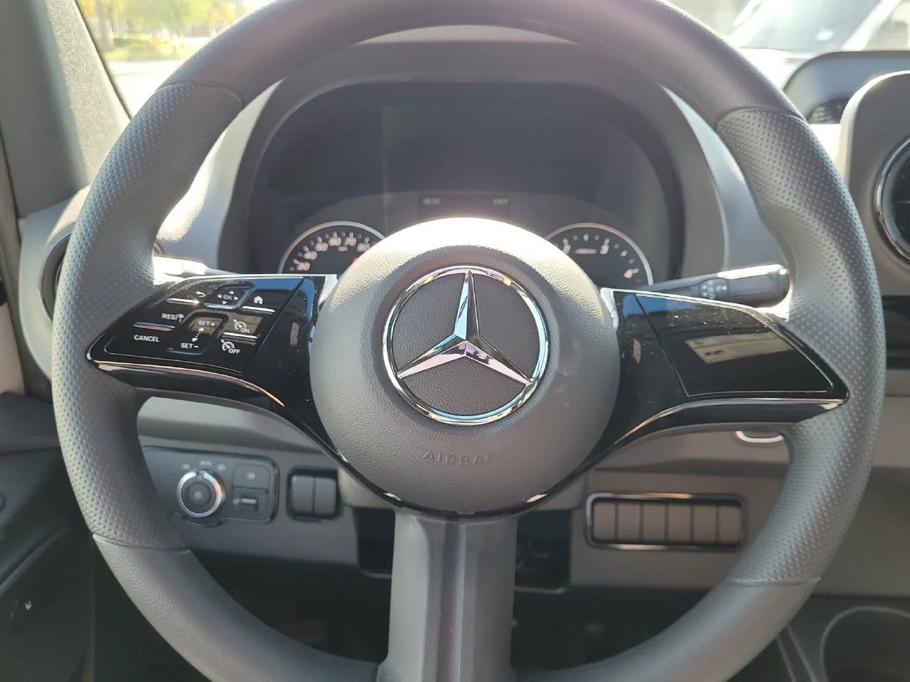 New 2025 Arctic+White Mercedes-Benz Cargo 144 WB image 27