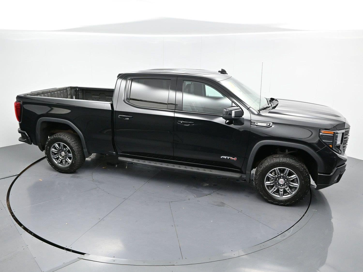 Used 2024 Onyx Black GMC AT4 image 43
