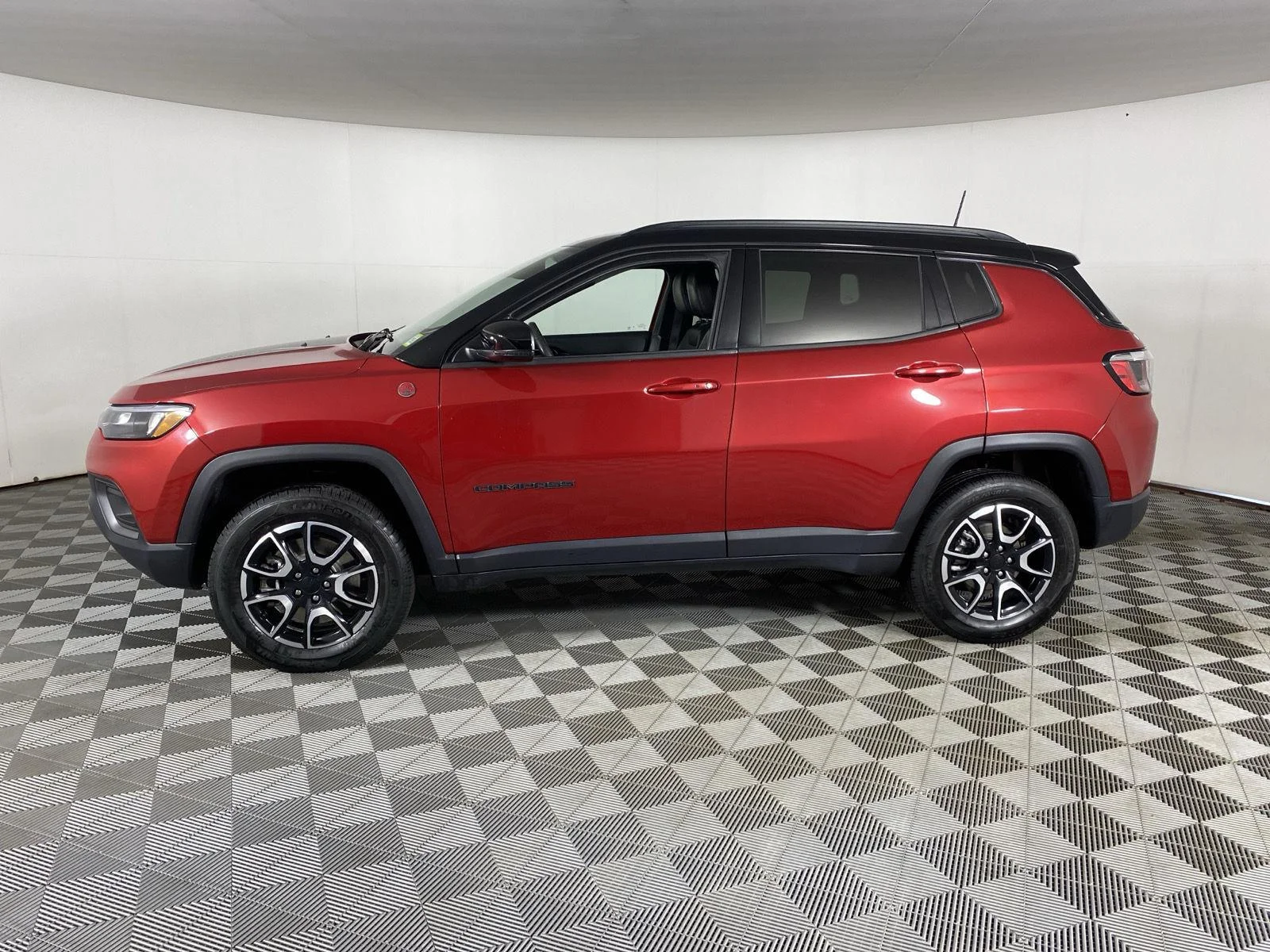Used 2024 Red Hot Pearlcoat Jeep Trailhawk image 7