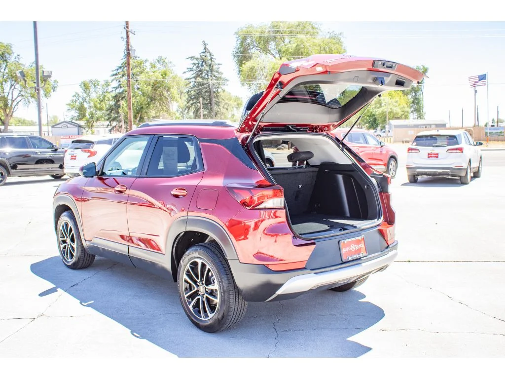 Used 2025 Crimson Metallic Chevrolet LT image 9