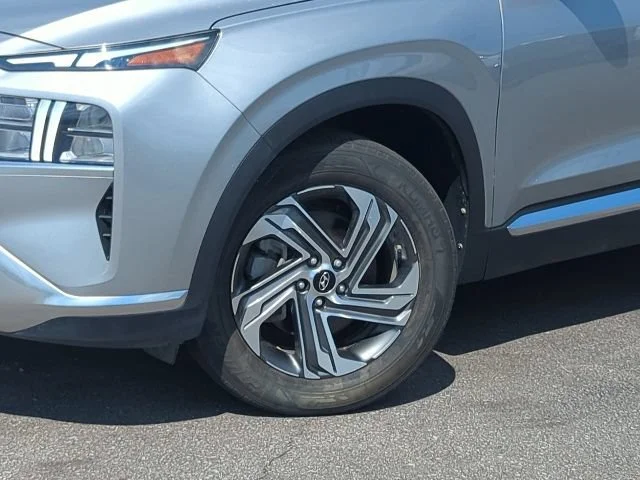 Used 2022  Hyundai SEL image 2