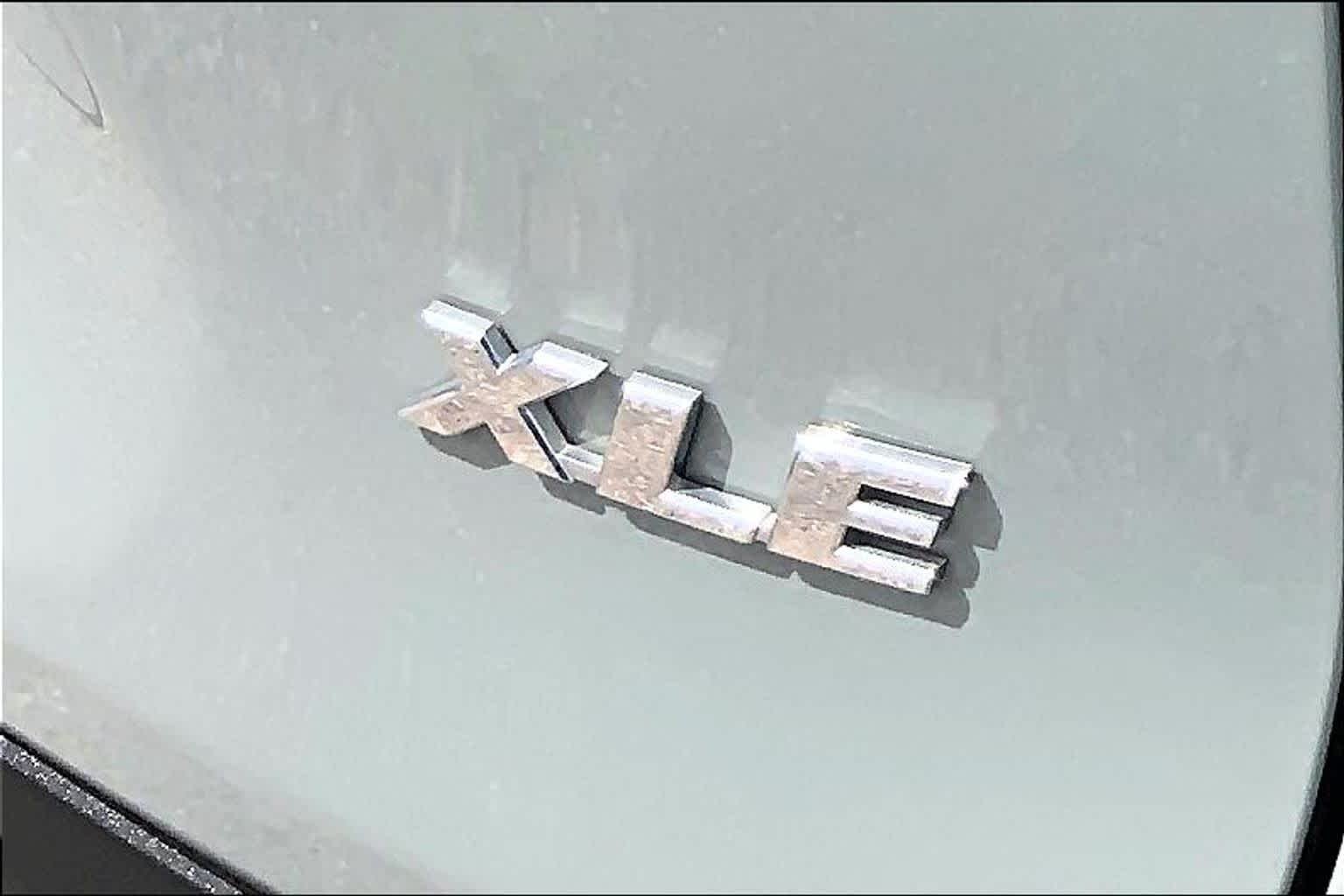 Used 2023 Lunar Rock Toyota XLE Premium image 30