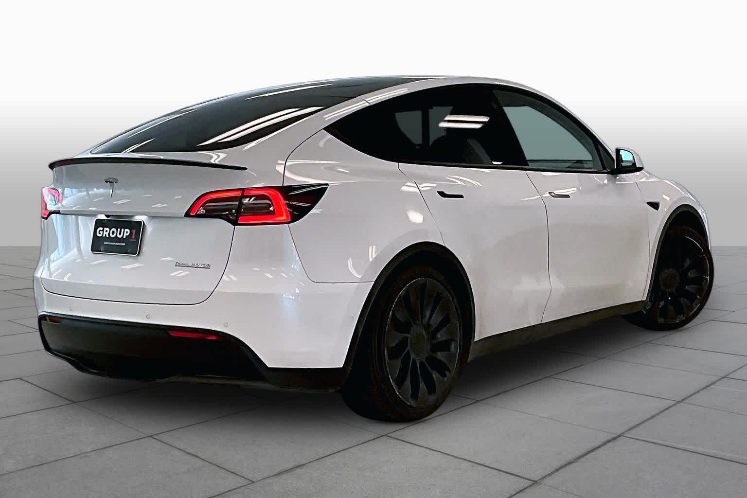 Used 2022 Pearl White Multi-Coat Tesla Performance image 11