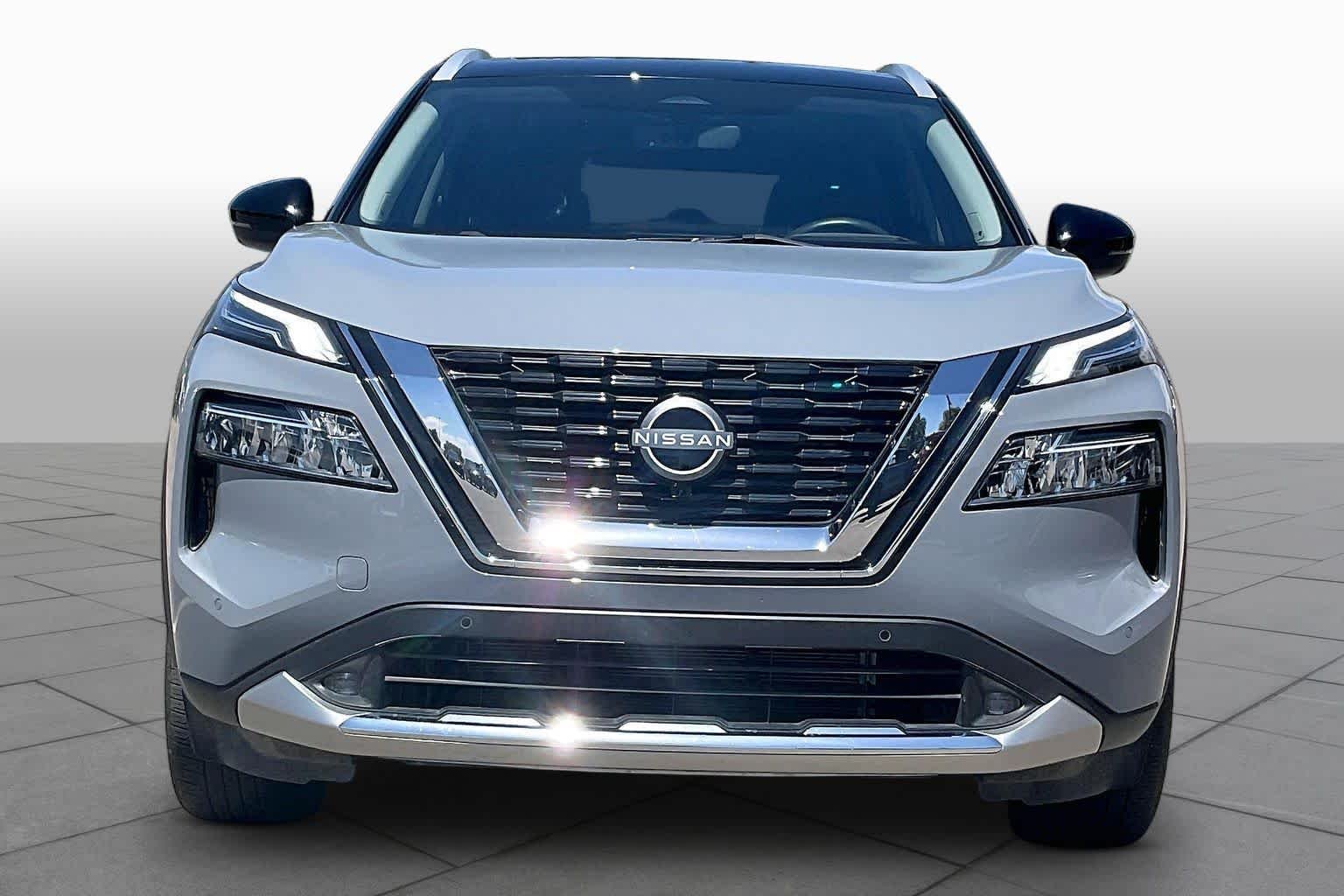 Used 2022 Boulder Gray Pearl/Super Black Nissan Platinum image 4