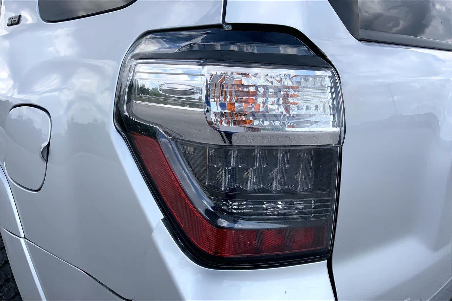 Used 2016 Classic Silver Metallic Toyota SR5 image 28