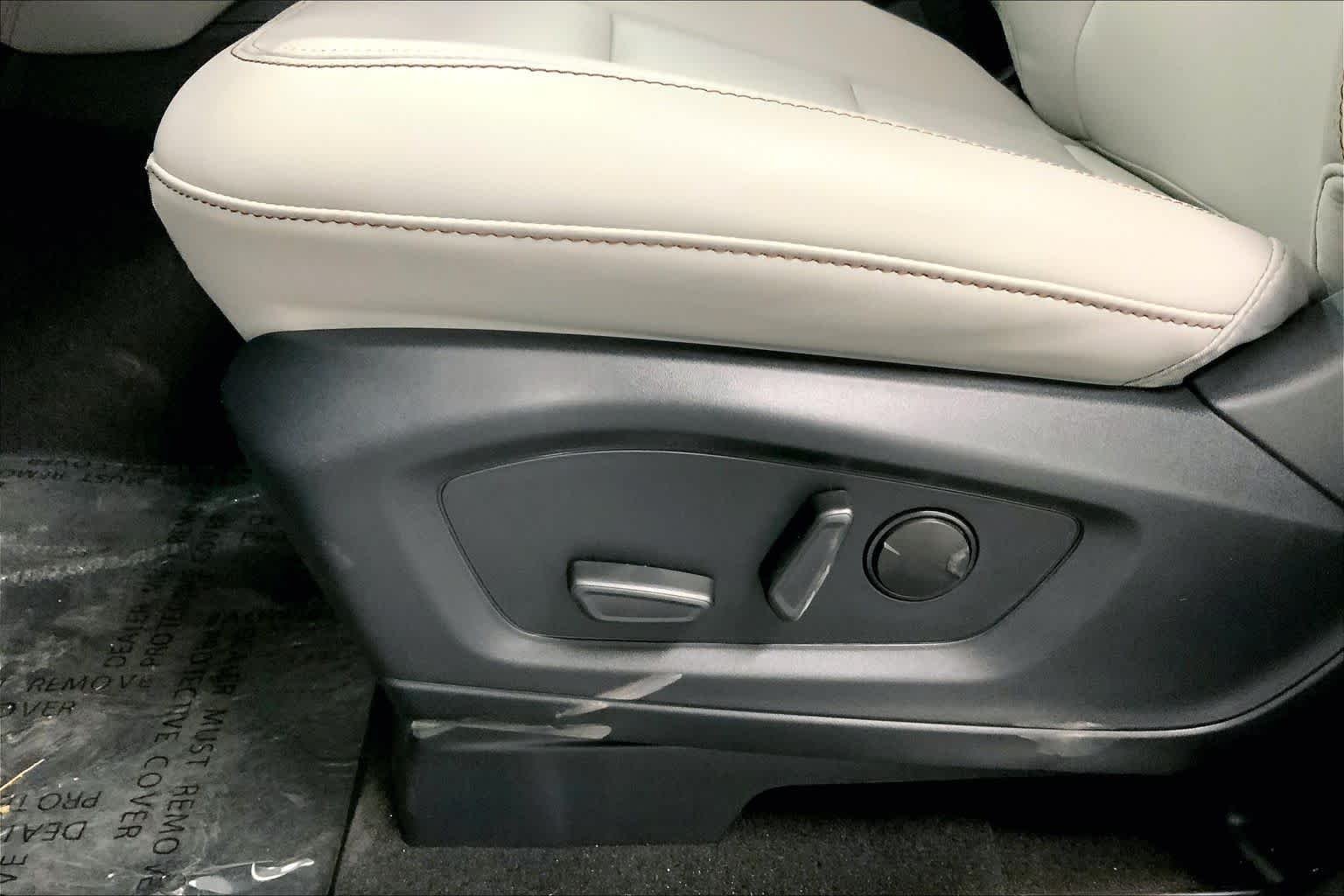 New 2026 Carbonized Gray Metallic Ford Active image 19