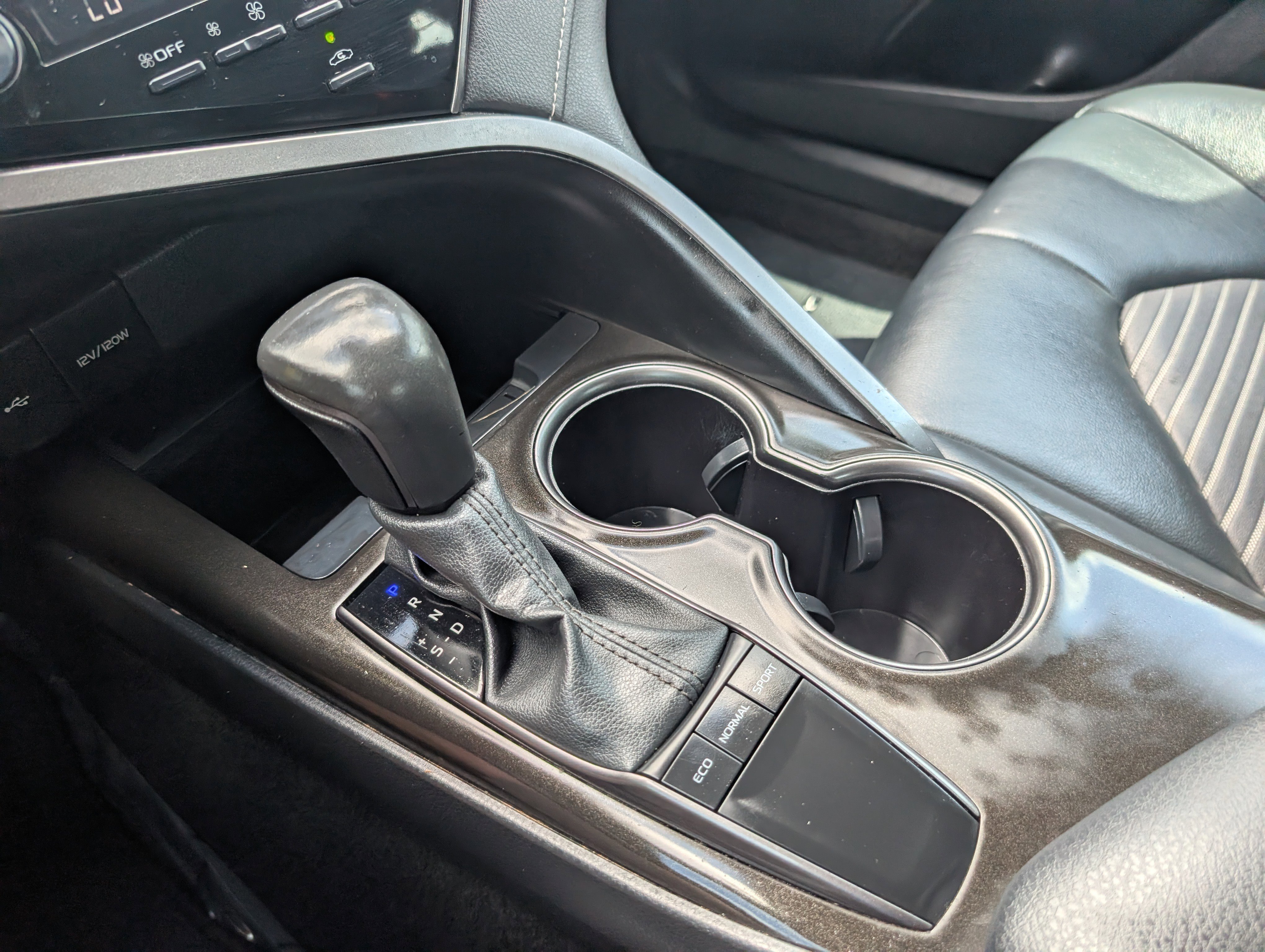 Used 2024 Ice Toyota SE image 23