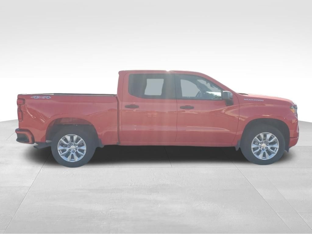 Used 2023 Red Chevrolet Custom image 9