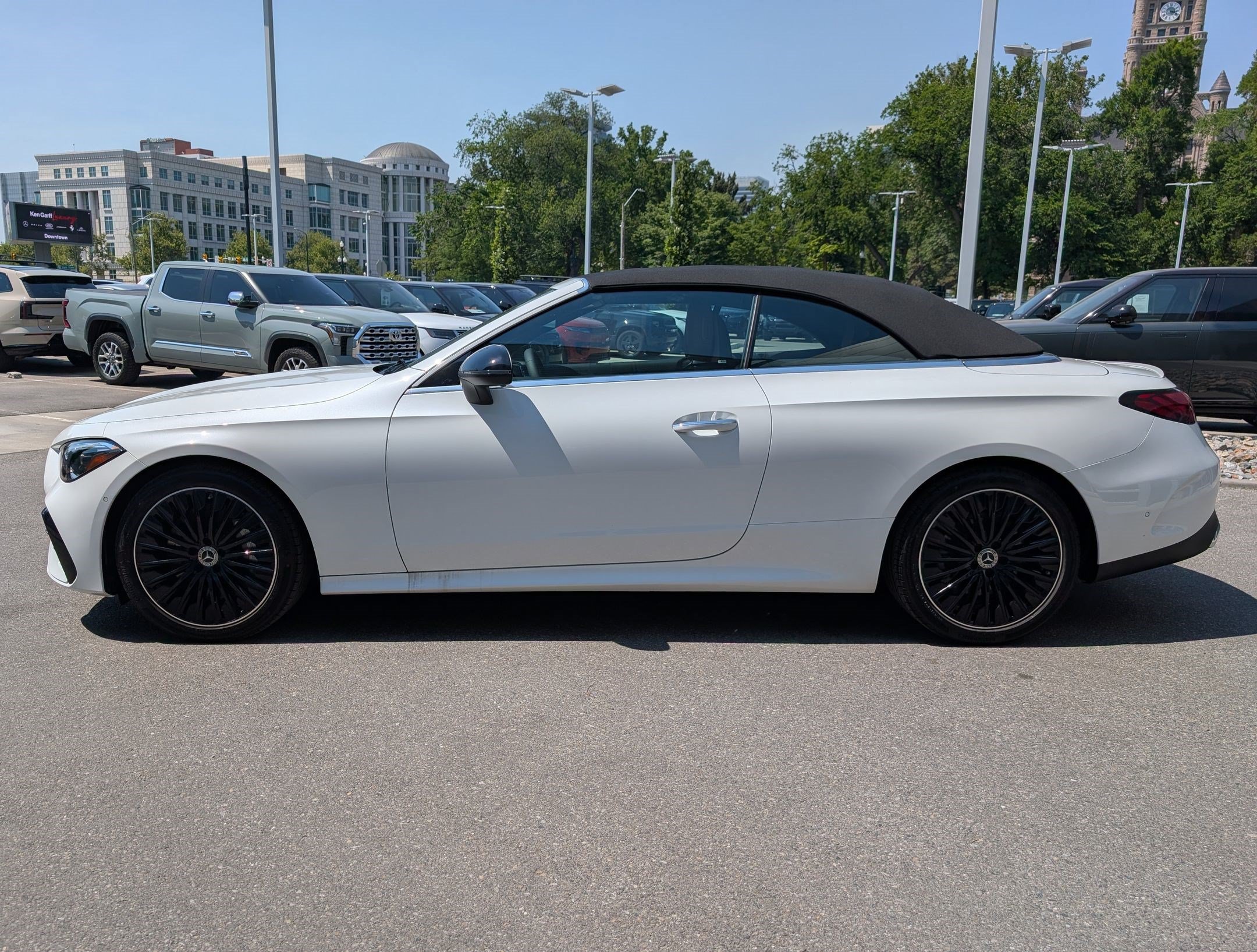 New 2026 MANUFAKTUR Moonlight White Metallic Mercedes-Benz CLE 450 image 23