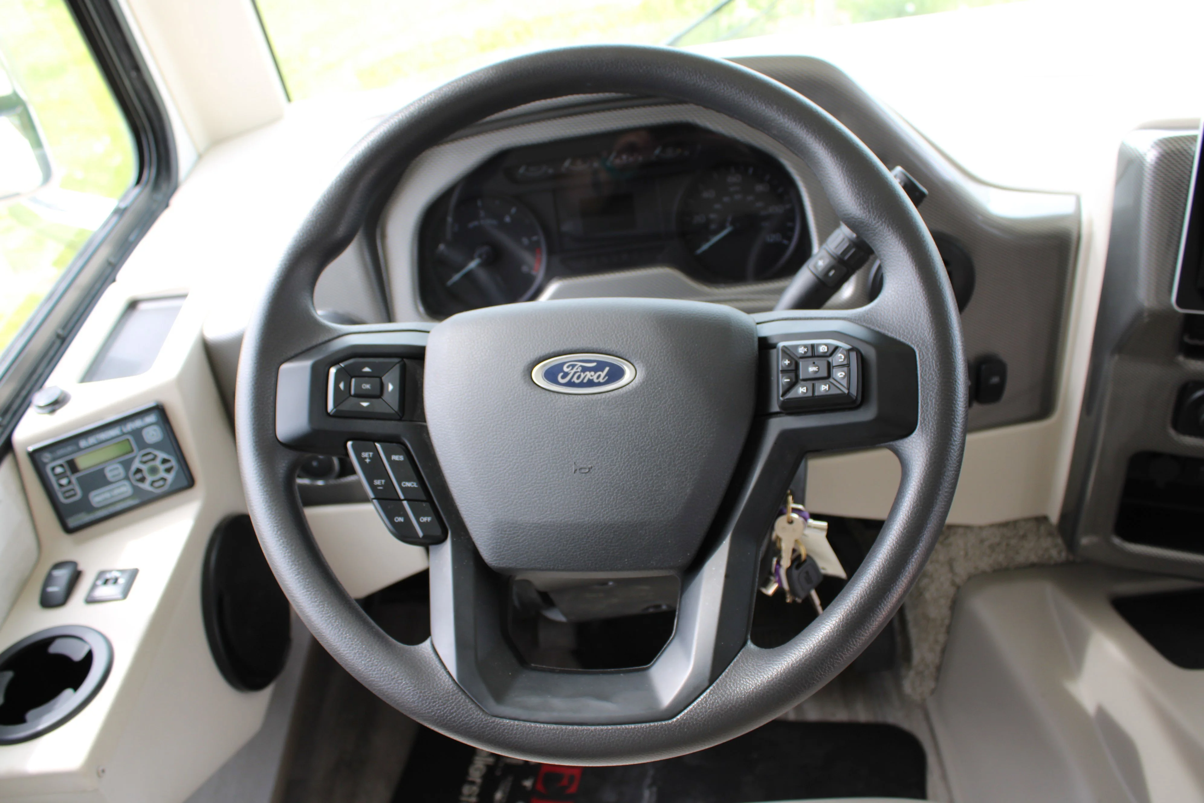 Used 2023 White Ford  image 22