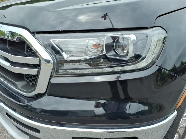 Used 2019 Black Ford Lariat image 4