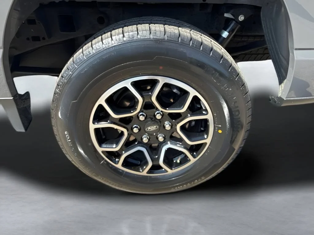 Used 2021  Ford XL image 36