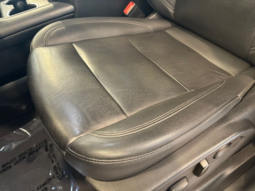 Used 2022 Black Chevrolet Z71 image 15