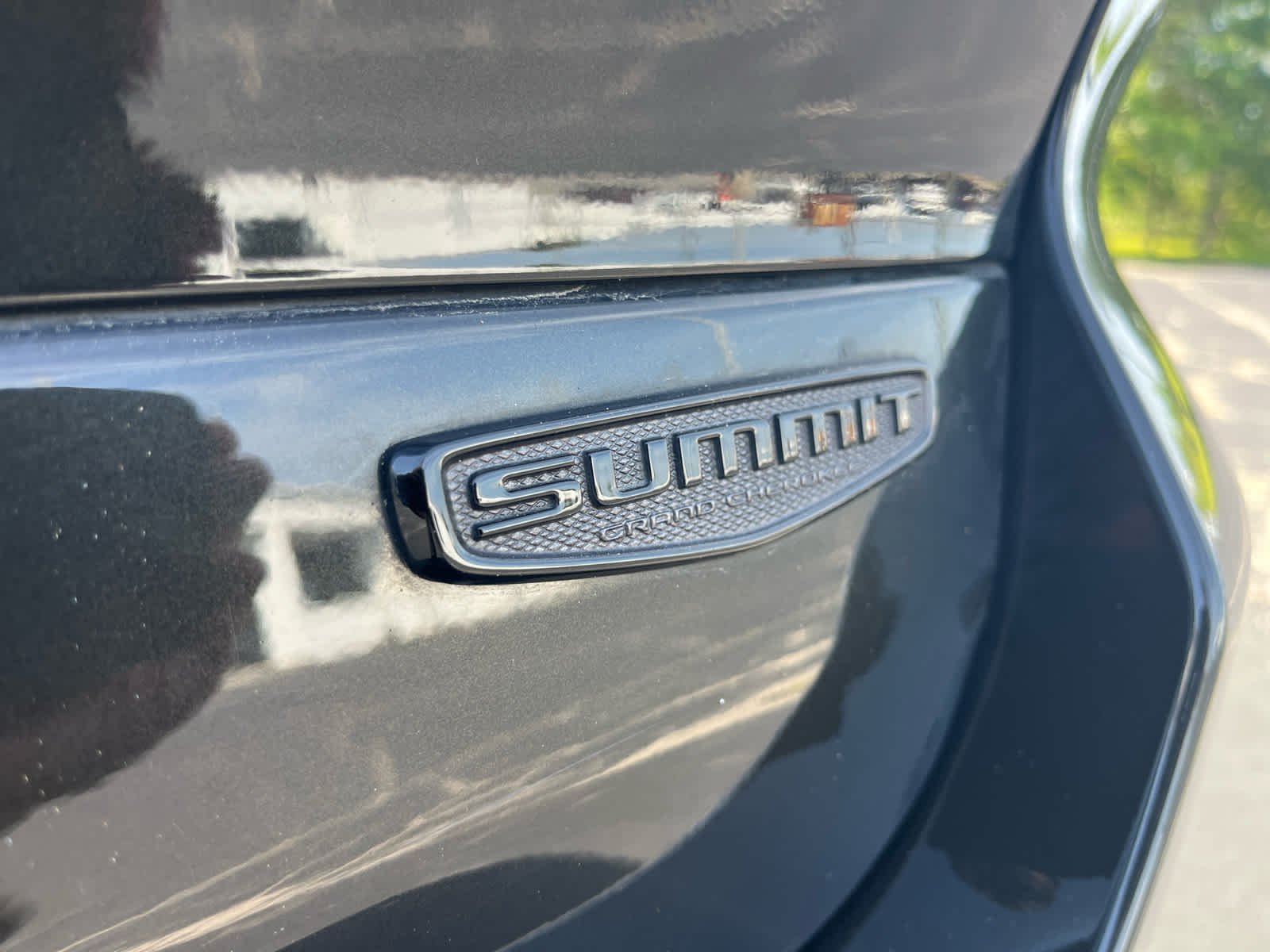 Used 2023 Rocky Mountain Pearlcoat Jeep Summit Reserve image 6