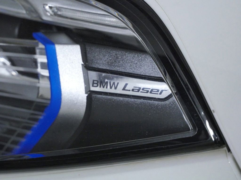 Used 2022 Alpine White BMW M50i image 5