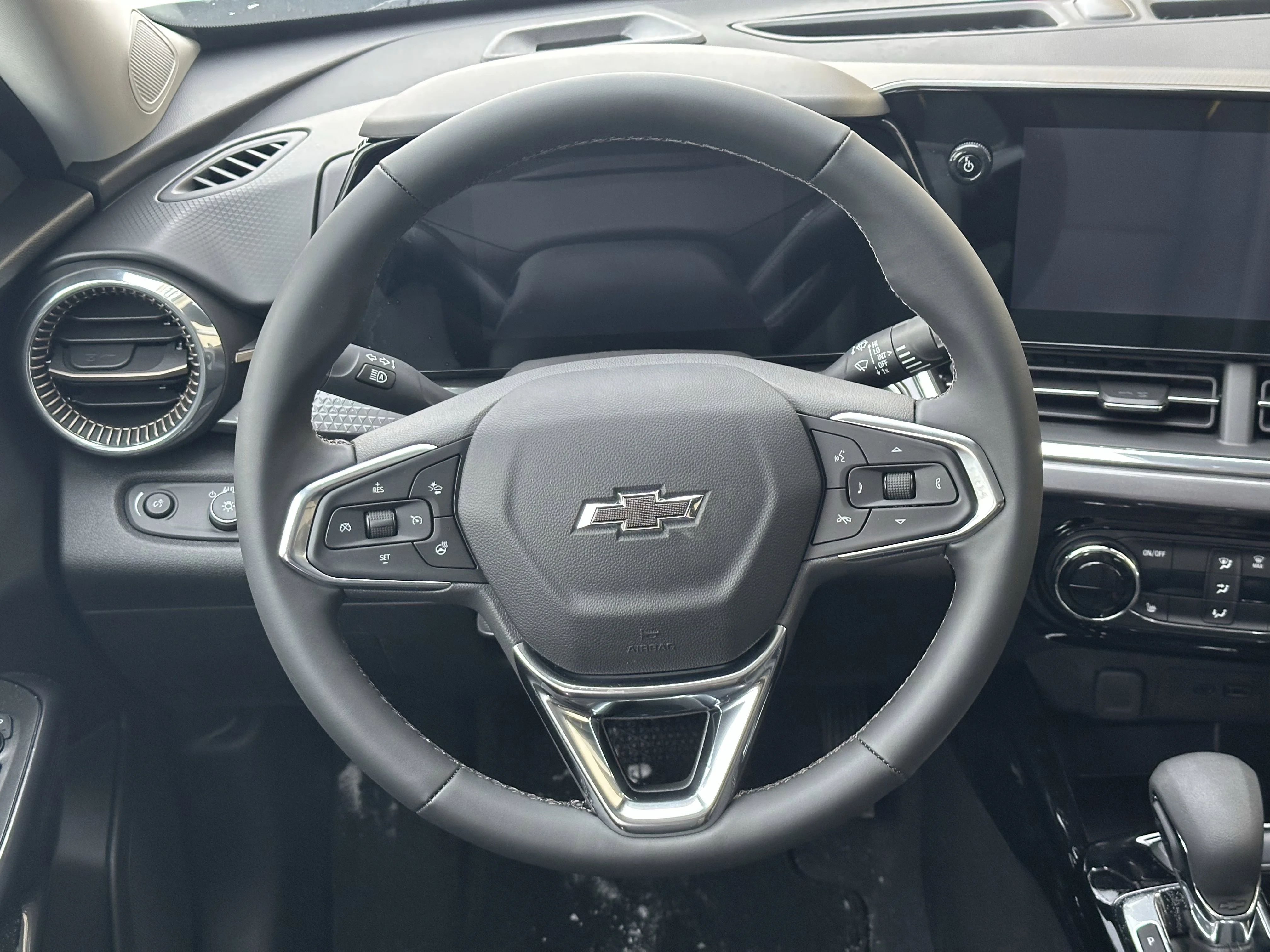 New 2026 Summit White Chevrolet ACTIV image 12