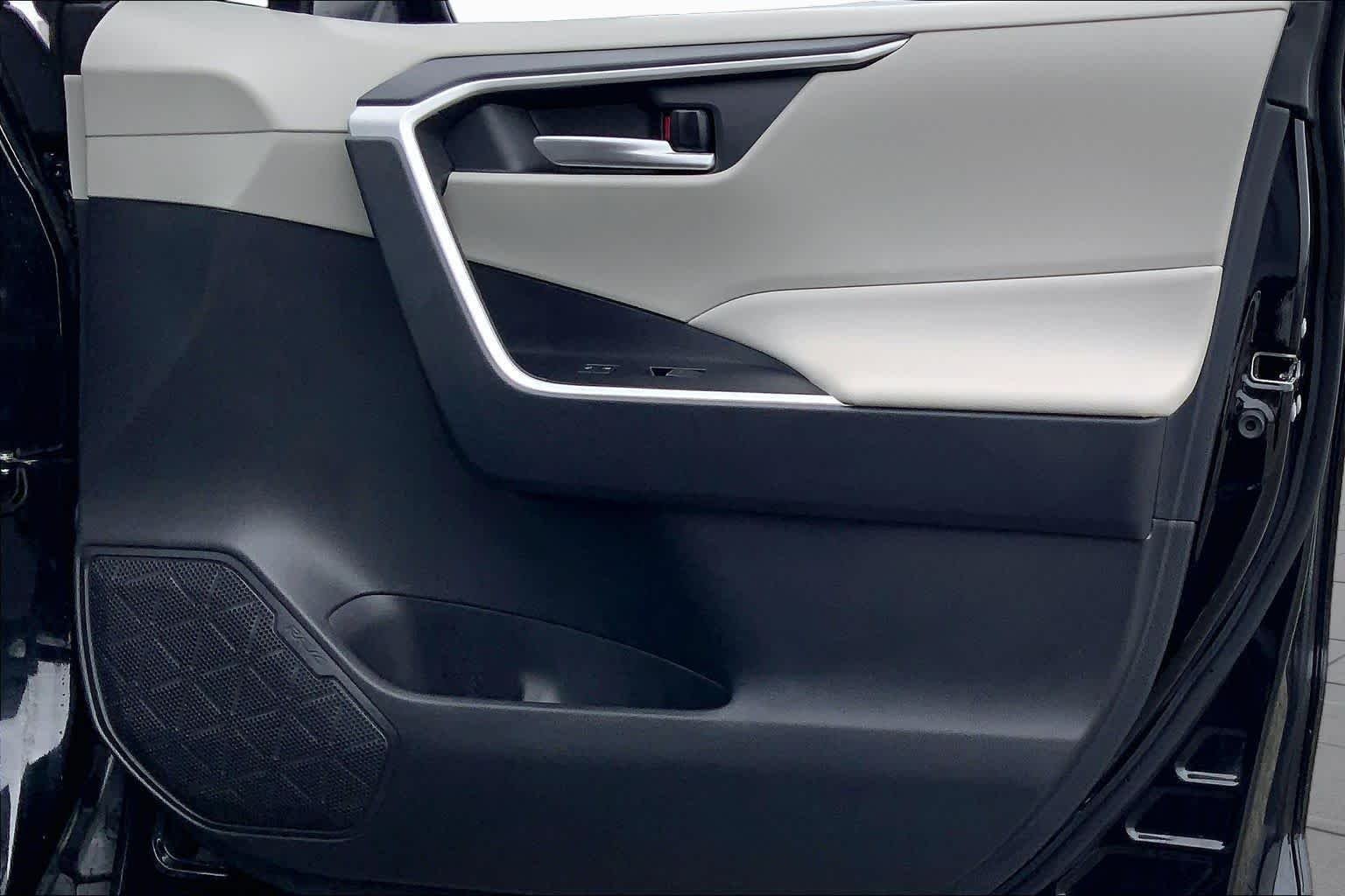 Used 2025 Midnight Black Metallic Toyota XLE image 22