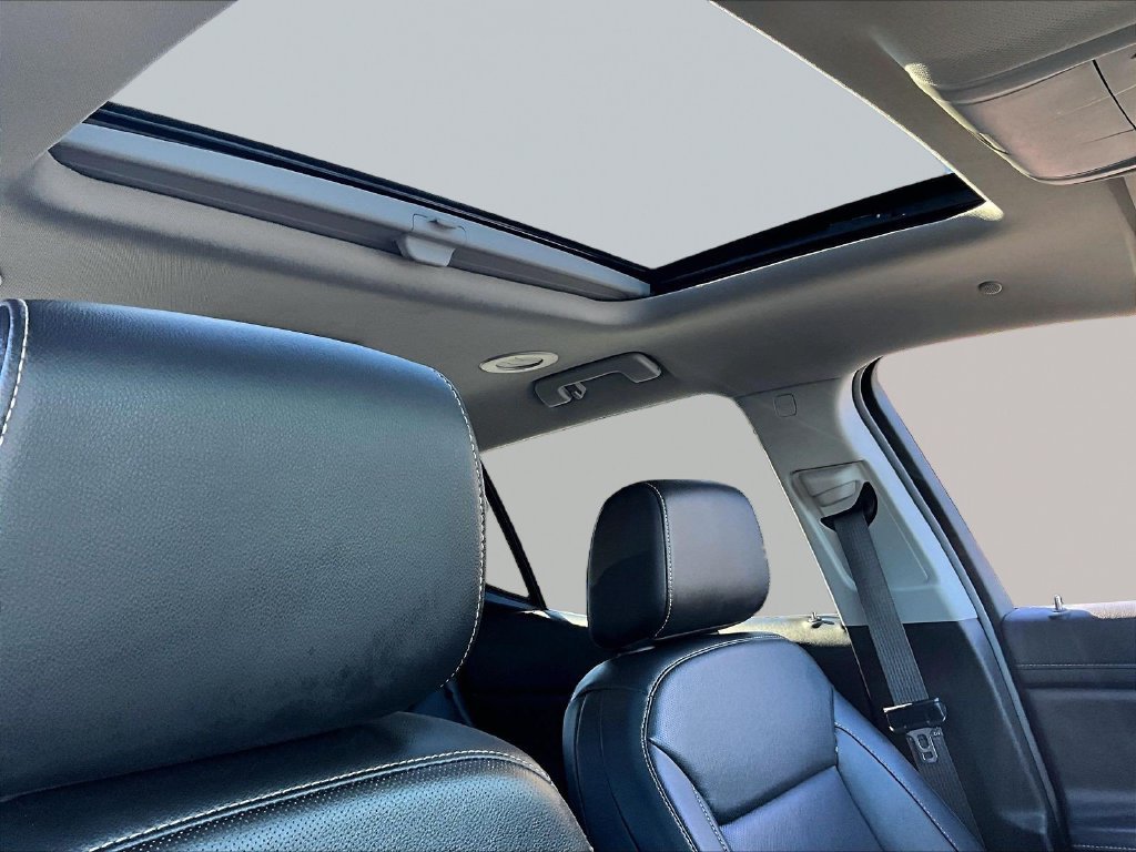 Used 2023 Silver GMC SLT image 23