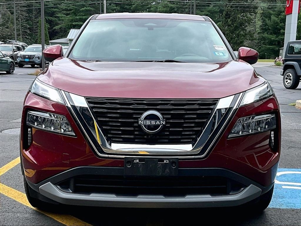Used 2023 Red Nissan SV image 2