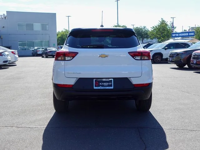 Used 2025 White Chevrolet LS image 7