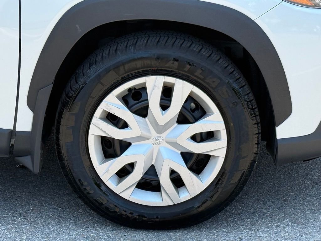 Used 2024 White Toyota L image 12
