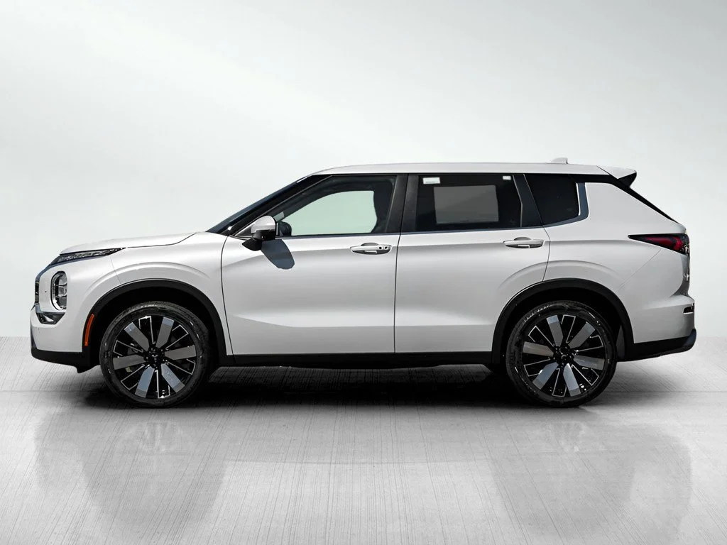 New 2026 White Diamond Mitsubishi SE 1.5T S-AWC image 4