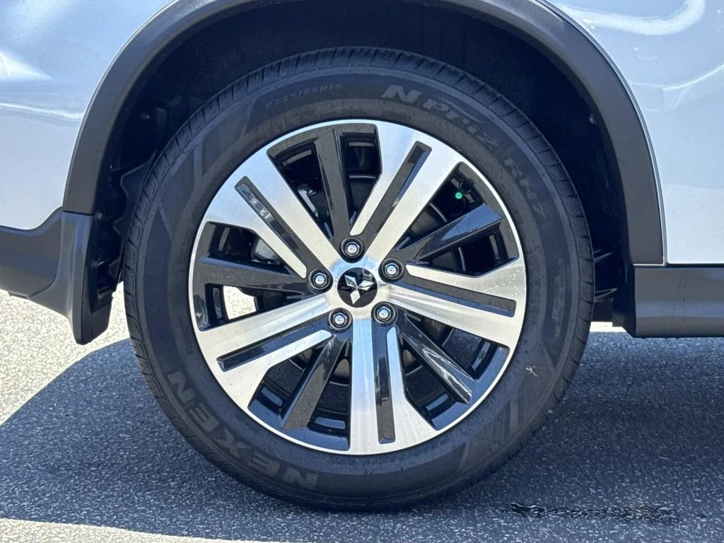 New 2026 White Diamond Mitsubishi 2.0 SE image 36