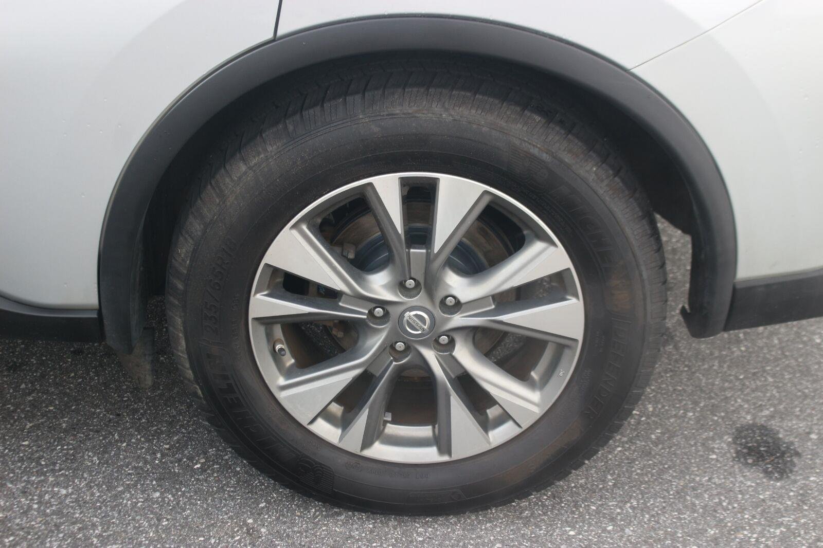 Used 2018 Silver Nissan SV image 34