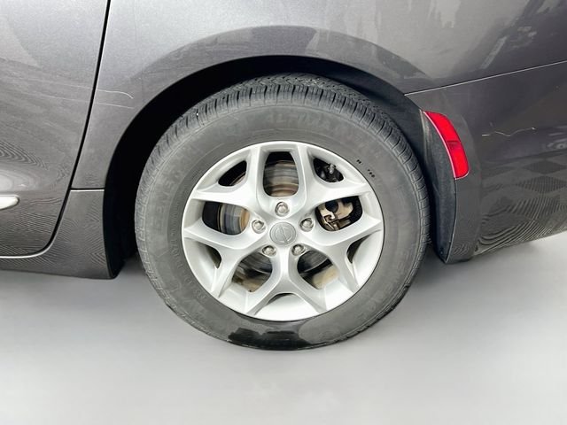 Used 2019 Gray Chrysler Touring L Plus image 11