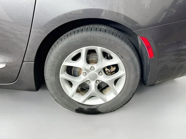 Used 2019 Gray Chrysler Touring L Plus image 11