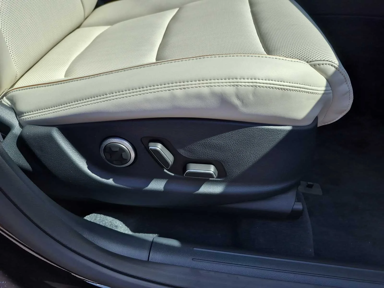 2025 GENESIS GV70 Advanced - Photo 22