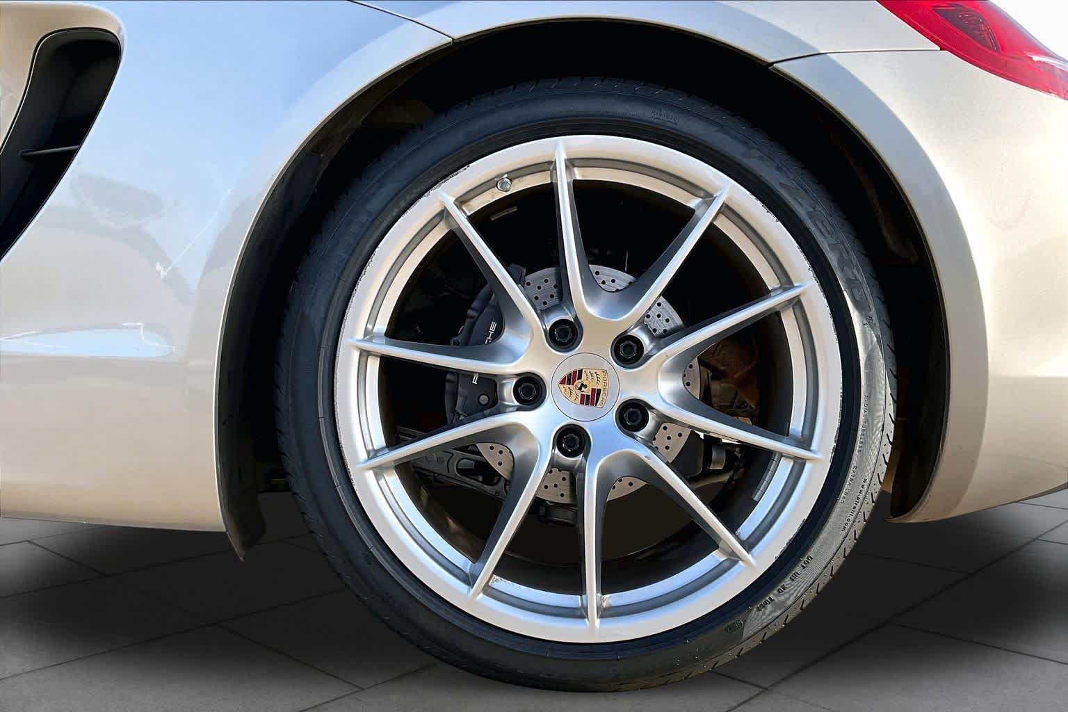 Used 2013 Platinum Silver Metallic Porsche  image 9