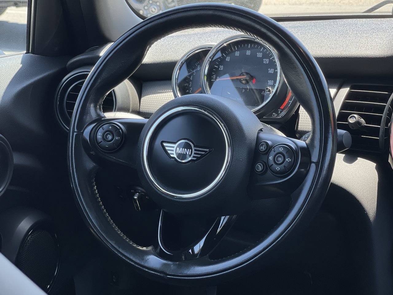 Used 2019 British Racing Green MINI Oxford Edition image 15