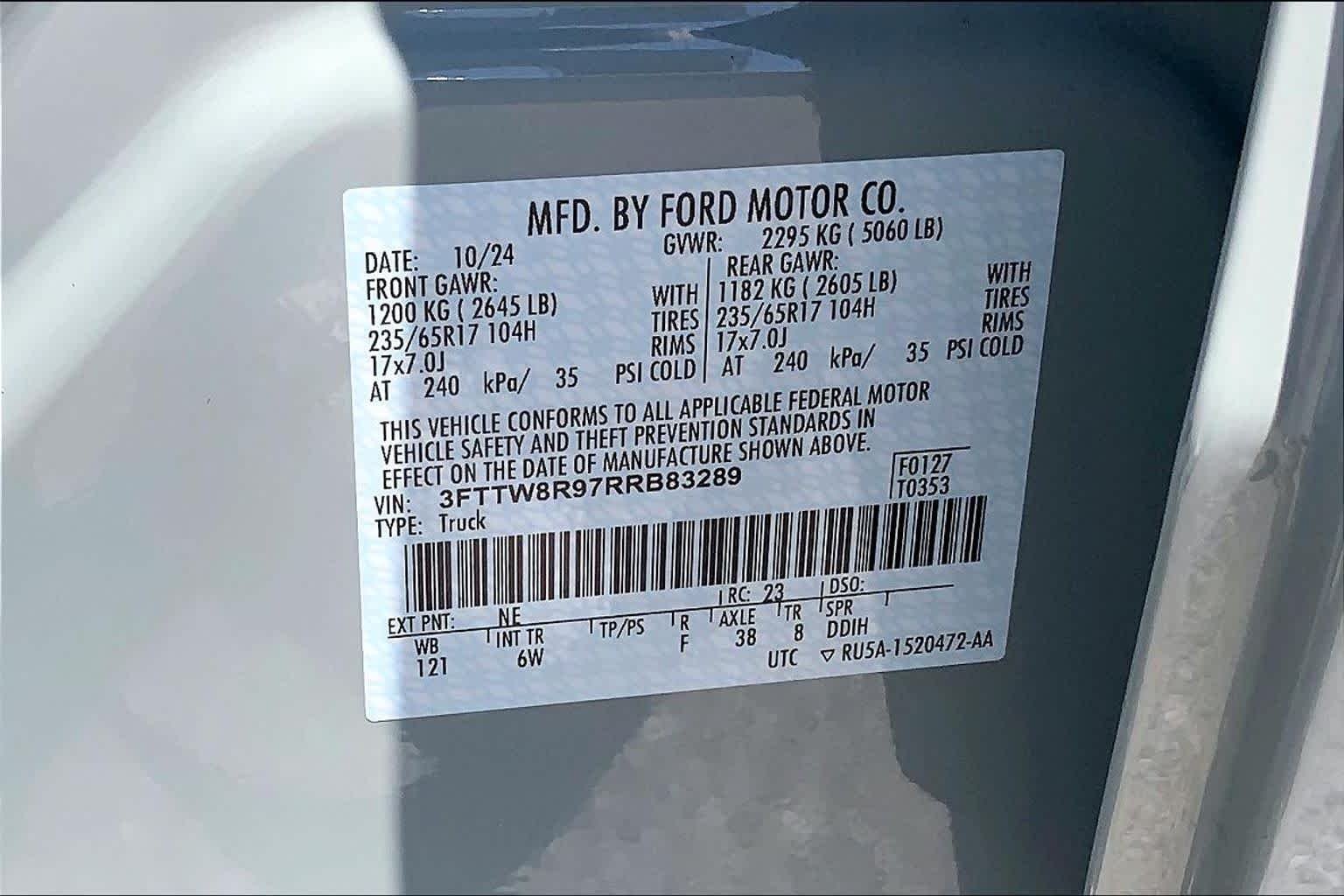 Used 2024 Cactus Gray Ford LARIAT Advanced image 32