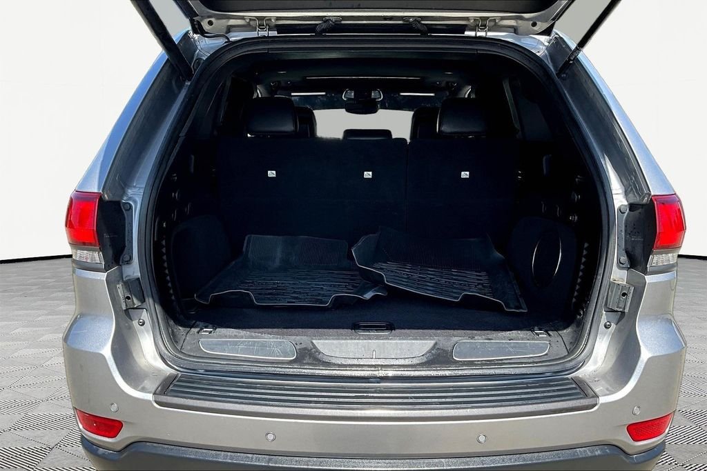 Used 2019 Silver Jeep Trailhawk image 26