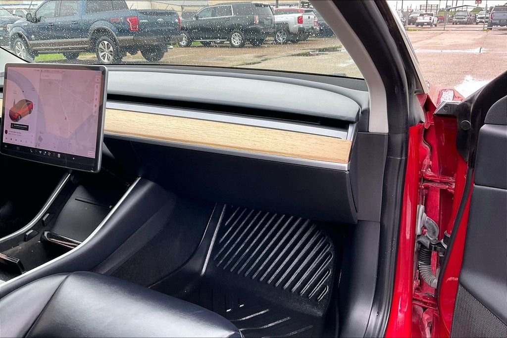Used 2018  Tesla Long Range image 21