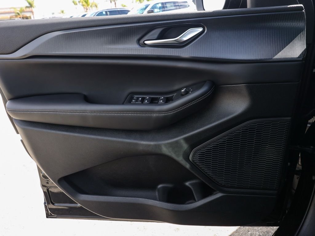 New 2026 Diamond Black Crystal Pearl-Coat Exterior Paint Jeep Laredo X image 22