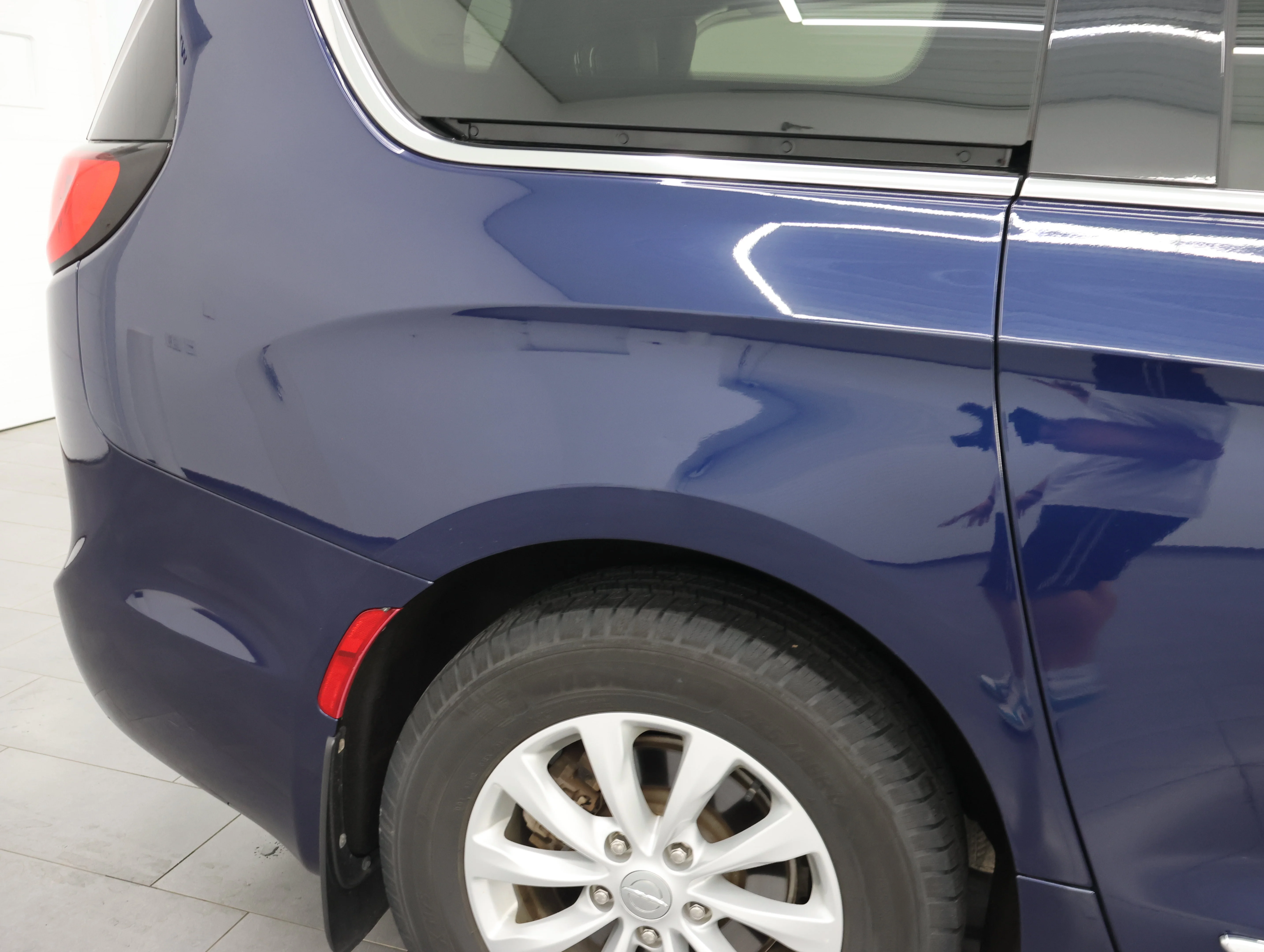 Used 2017 Jazz Blue Pearlcoat Chrysler Touring L image 26