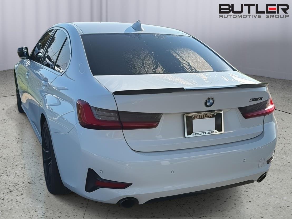 Used 2019 Alpine White BMW 330i image 9