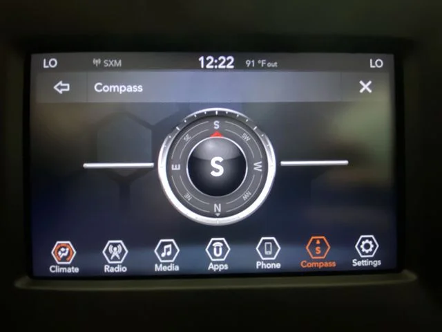 Used 2019 Blue Jeep Latitude image 18