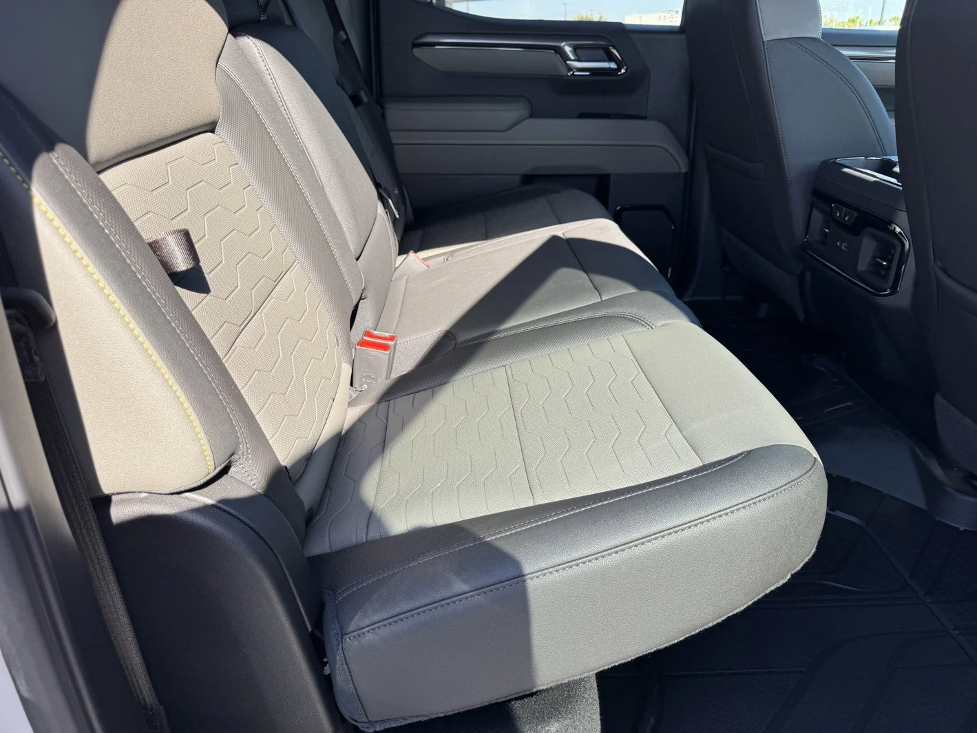 2026 Chevrolet Silverado 1500 ZR2 - Photo 9