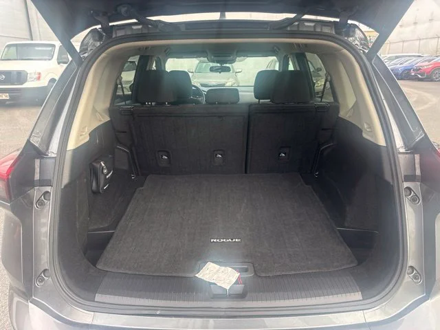 Used 2024 Gray Nissan SV image 12