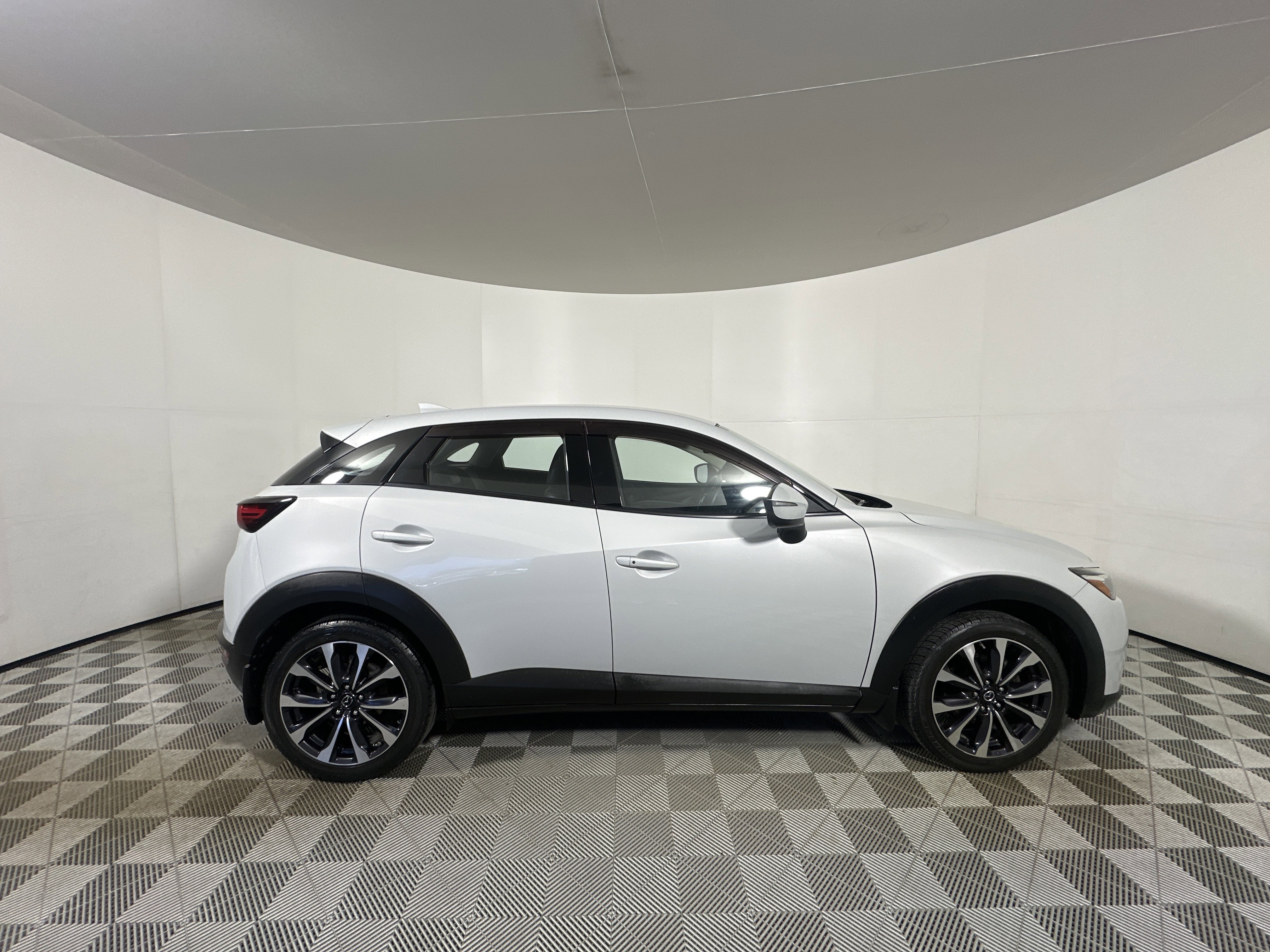 Used 2019 Ceramic Metallic Mazda Touring image 8